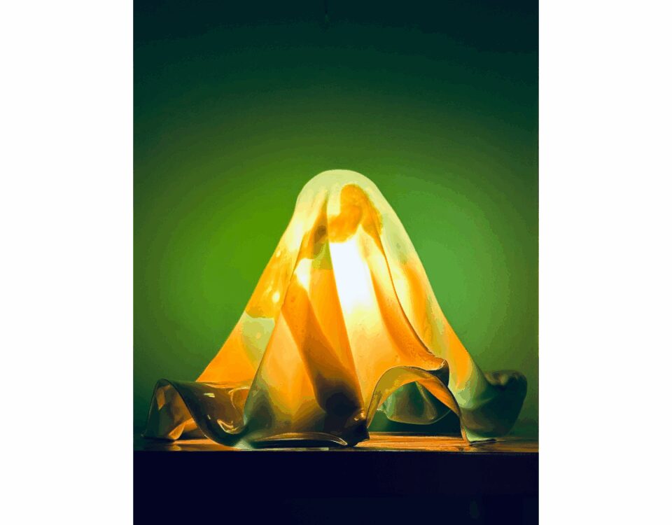 Scultura luminosa Rag Lamp in resina bianca di Gaetano Pesce, Fish Design, 1995