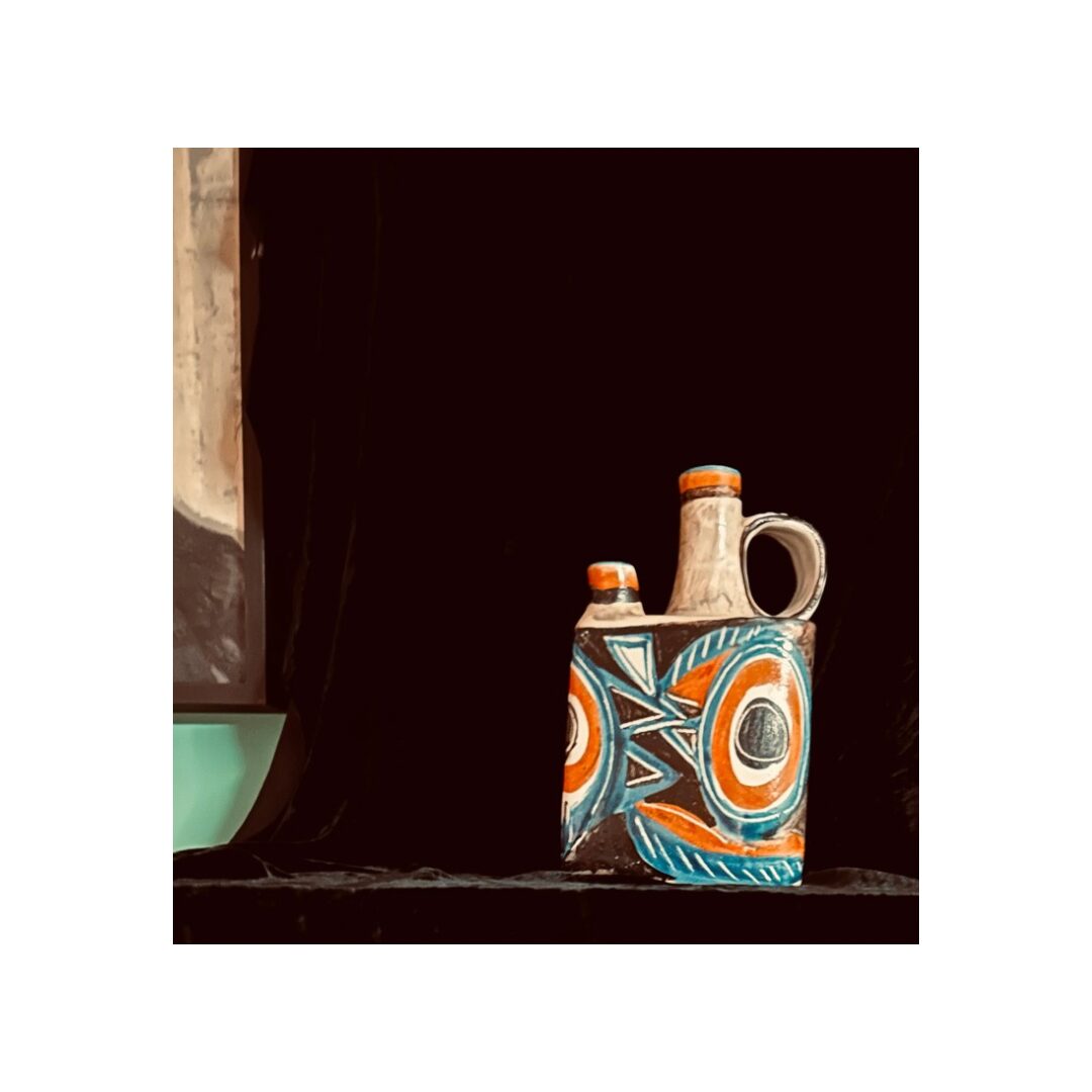 Vaso in ceramica smaltata con decoro figurativo, Giovanni De Simone, Palermo