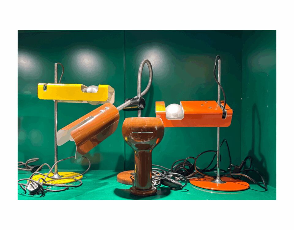 Lampade da tavolo Joe Colombo per O-Luce con stelo cromato e diffusore laccato