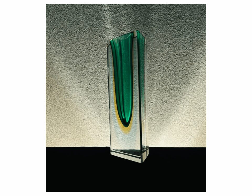 Vaso a sezione rettangolare in vetro di Murano sommerso verde e ambra, anni '60